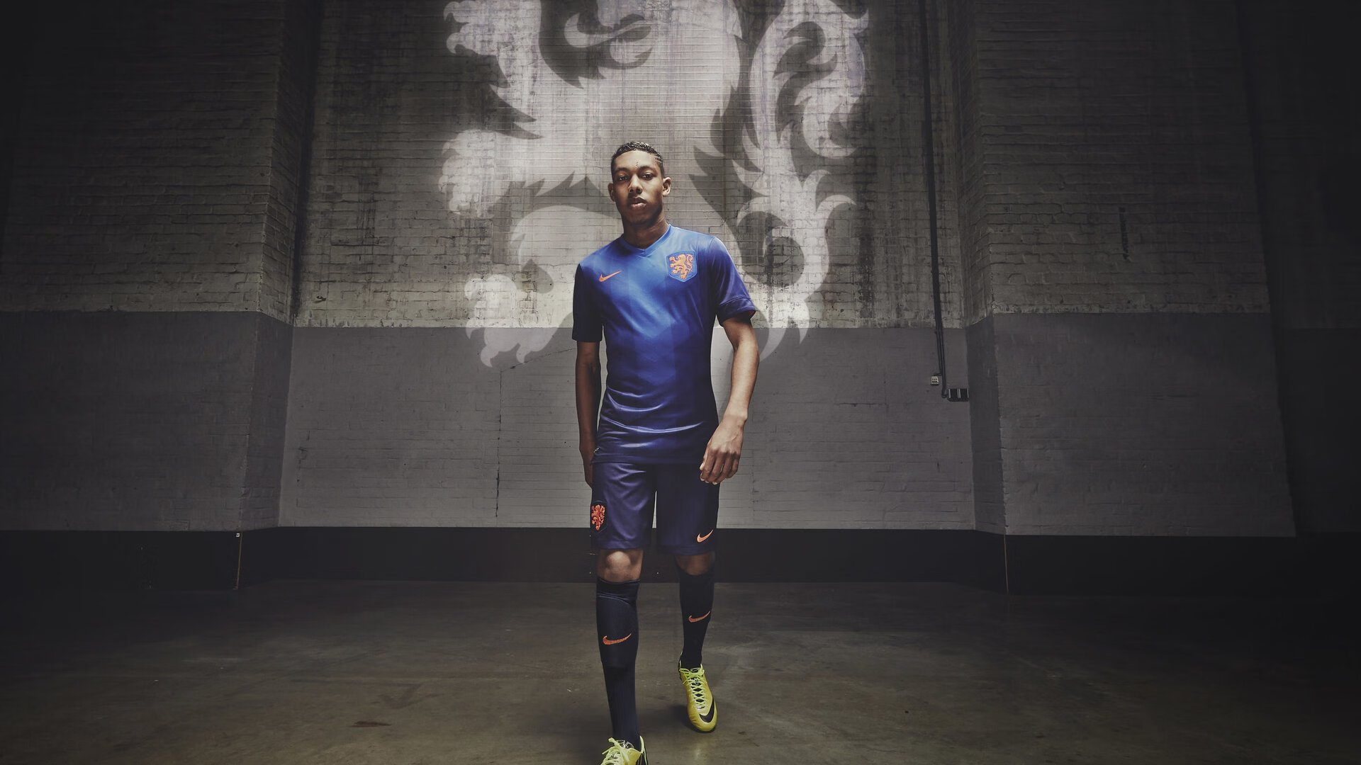 AC米兰-丁俊晖开球仪式上笑容满面，丁俊晖笑的那一场比赛