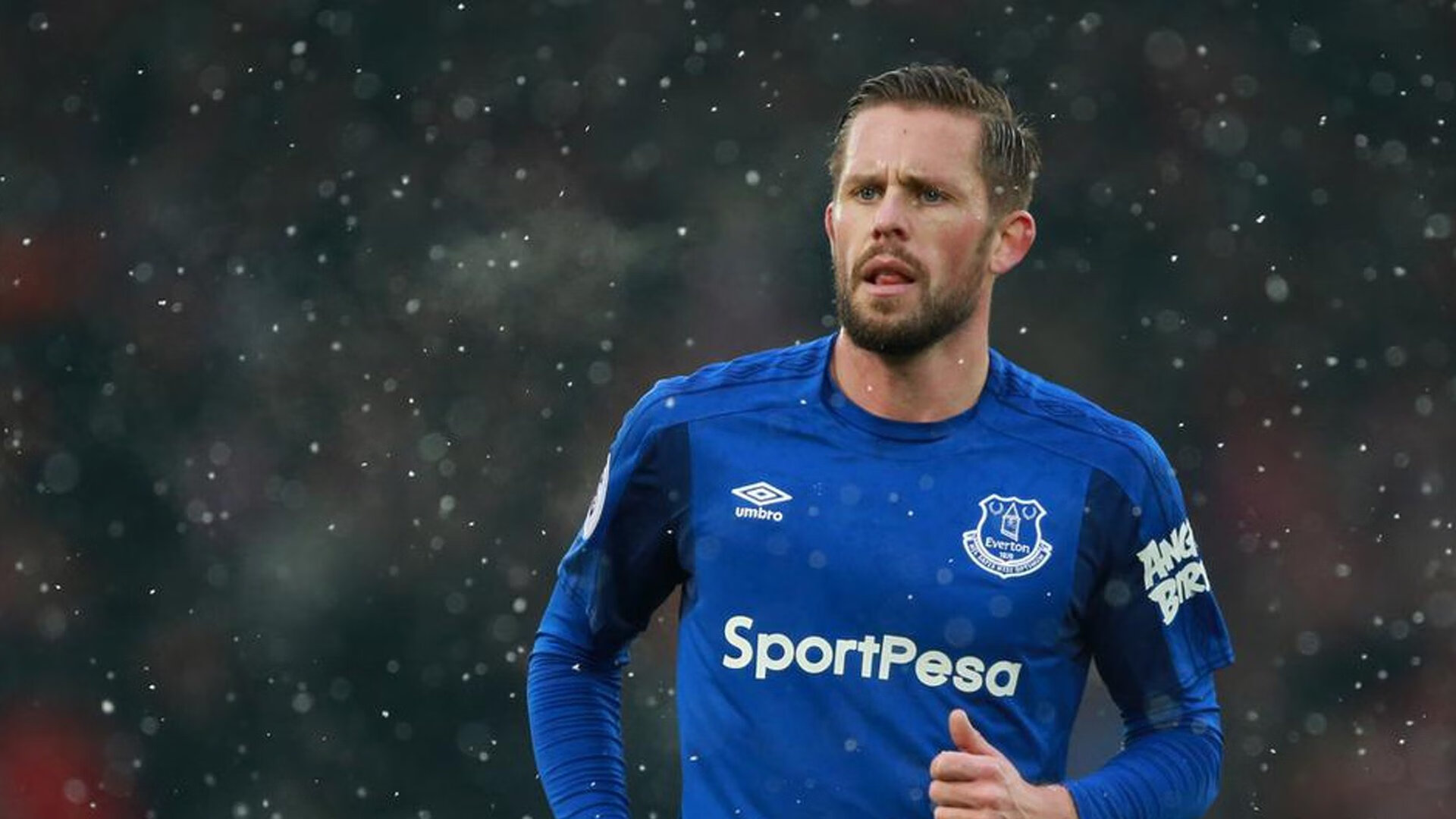 MILAN体育APP下载入口官网-东契奇关键三分独行侠伤病名单更新，东契奇和独行侠签了几年合同